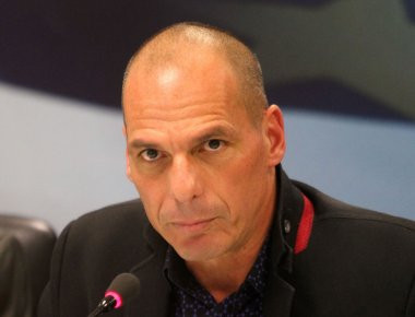 Βαρουφάκης: Αναλαμβάνει την ευθύνη της εξεταστικής
